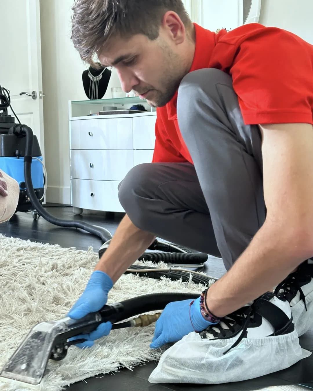 Complete fiber restoration: Deep sediment extraction and color revival for high-end natural and synthetic woven area rugs.